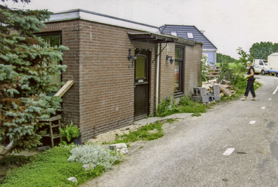 OVI-00002170 sloop van de oude boerderij en woning en schuren Molenpad 6. op achtergrond woningen aan Lepelblad
