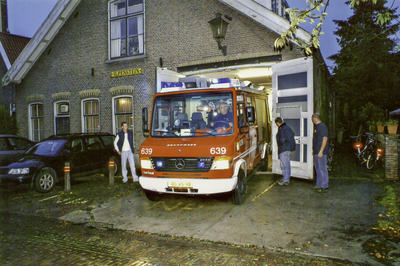 OVI-00002199 brandweer laatste keer in oude garage; laatste keer uitrijden