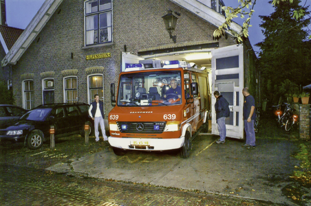 OVI-00002199 brandweer laatste keer in oude garage; laatste keer uitrijden