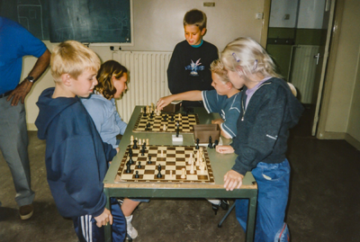 OVI-00002551 jeugd- schaak en damclub , bovenzaal Dorpshuis, olv Leguit