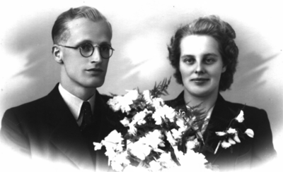 HGOM00000312 Dirk de Ruiter en Gé Vink trouwfoto 2 mei 1946