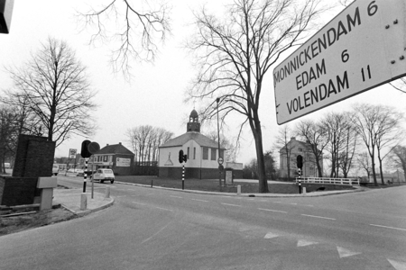 HvW-19038005 Purmerbewoonster mevrouw G. Visser vindt dat Purmerbuurt moet weer Kerkebuurt heten, die zelf aan de ...