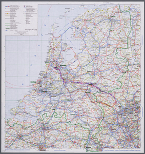 WAT001020327 Stafkaart van Nederland met stadsplattegronden van de grote steden.