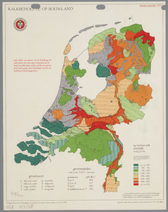 WAT001020284 Overzichtskaart met de grondsoorten en hoeveelheid koolzure kalk per ha. op bouwland in Nederland