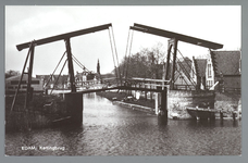 WAT001011077 De kettingbrug in Edam. Op de achtergrond is de speeltoren te zien.