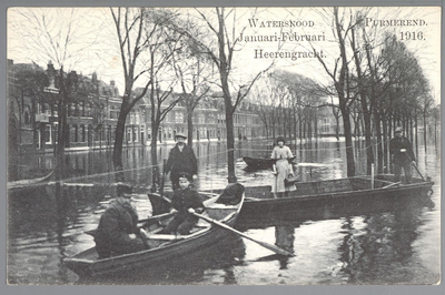 WAT001012561 Als gevolg van een zware noordwester storm brak in januari 1916 de Waterlandse Zeedijk tussen Monnickendam ...
