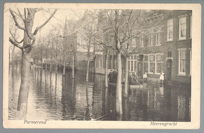 WAT001012596 Als gevolg van een zware noordwester storm brak in januari 1916 de Waterlandse Zeedijk tussen Monnickendam ...