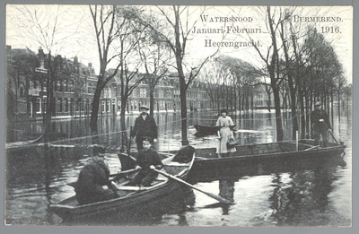 WAT001012598 Als gevolg van een zware noordwester storm brak in januari 1916 de Waterlandse Zeedijk tussen Monnickendam ...
