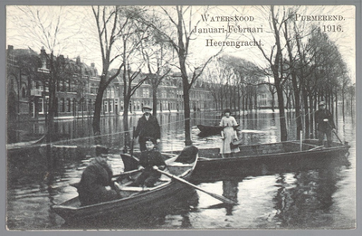 WAT001012600 Als gevolg van een zware noordwester storm brak in januari 1916 de Waterlandse Zeedijk tussen Monnickendam ...
