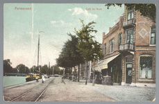 WAT001012706 Links de tramlijn van Purmerend naar Alkmaar en rechts Café du Nord, deze diende als wachtkamer voor de tram.