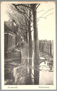 WAT001012858 Als gevolg van een zware noordwester storm brak in januari 1916 de Waterlandse Zeedijk tussen Monnickendam ...