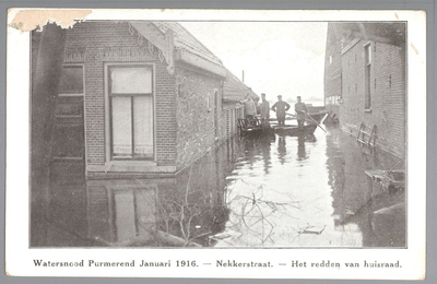 WAT001012859 Als gevolg van een zware noordwester storm brak in januari 1916 de Waterlandse Zeedijk tussen Monnickendam ...