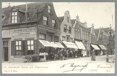 WAT001012930 Links het pand van Jan Dorland (sinds 1816 in de familie) daarnaast de Hoornsche bazar van Koop, ...