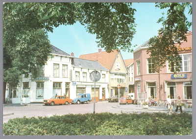 WAT001013048 Het Tramplein met links hotel-restaurant De Amsterdamsche Poort van Piet Arzbach en rechts hotel ...