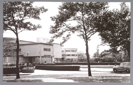 WAT001012983 Het Stadsziekenhuis ontworpen door de Purmerendse architecten Jan Plas en Corn.Koning en gebouwd door ...