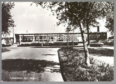 WAT001013024 Nadat de vorige station uit 1882 tegen de vlakte was gegaan in 1957 werd een nieuw station door de ...