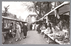 WAT001013187 Lappenmarkt op de Nieuwstraat, het was een drukte van belang. 