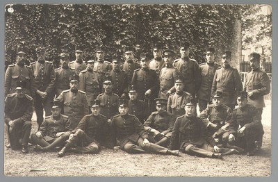 WAT001013199 Mobilisatie 1914 - 1918.Groepsportret van een aantal soldaten.