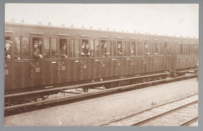 WAT001013201 Mobilisatie 1914 - 1918.Soldaten die aankomen per trein in Purmerend.