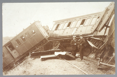 WAT001013214 Op 5 september 1905 was er een botsing tussen een personentrein en een goederentrein, op het emplacement ...