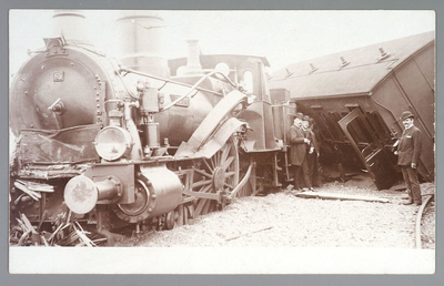 WAT001013215 Op 5 september 1905 was er een botsing tussen een personentrein en een goederentrein, op het emplacement ...