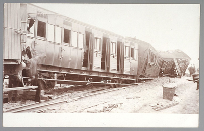 WAT001013216 Op 5 september 1905 was er een botsing tussen een personentrein en een goederentrein, op het emplacement ...