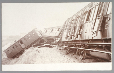 WAT001013218 Op 5 september 1905 was er een botsing tussen een personentrein en een goederentrein, op het emplacement ...