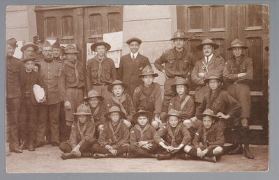 WAT001013271 Mobilisatie 1914-1918.Groep padvinders, eerste van links H.J.Swart.