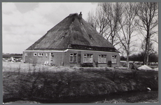 WAT001000039 Stolpboerderij Hoeve Vredebest aan de Hobrederweg.