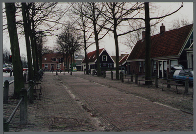 WAT001000109 Aanzicht op een deel van de Middenweg te Midden Beemster.Dit was het vroegere Marktplein.