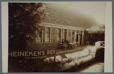 WAT001000355 Op de hoek Nekkerweg - Volgerweg stond het café Halfweg , waar Aris Haan de scepter zwaaide. Behalve café ...