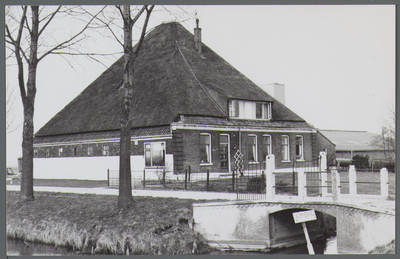 WAT001000423 Stolpboerderij aan de Wormerweg nummer 27.