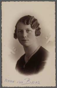 WAT001000511 Zuster Josephine ( meisjesnaam: Annie van Baar, geboren op 15-01-1913 in de Beemster) ingetreden op ...