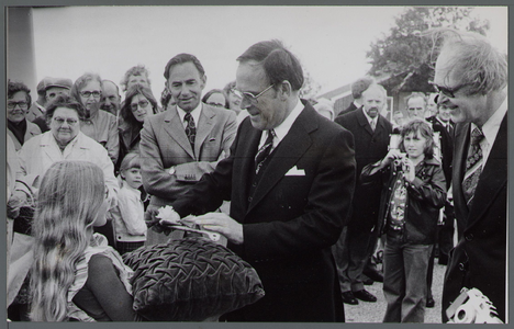 WAT001000574 26-6-1975Vrijdag 26 juni 1975 zal het Dijkseinde , in gereconstrueerde staat officieel worden geopend. De ...