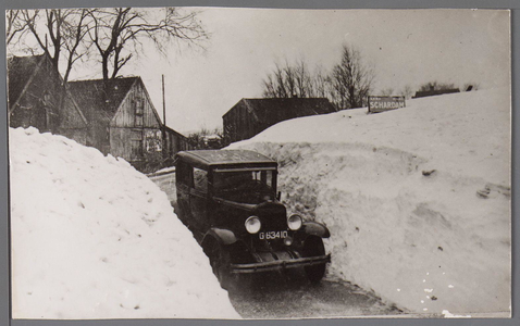 WAT001000742 Bergen sneeuw in de winter 1941-1942.De winter van 1941-1942 was de koudste winter in Nederland en België ...