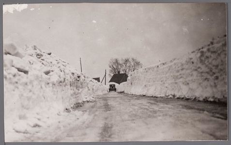 WAT001000745 Bergen sneeuw in de winter 1941-1942.De winter van 1941-1942 was de koudste winter in Nederland en België ...