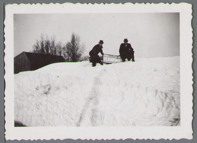 WAT001000741 Bergen sneeuw in de winter 1941-1942.De winter van 1941-1942 was de koudste winter in Nederland en België ...