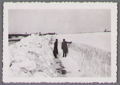 WAT001000744 Bergen sneeuw in de winter 1941-1942.De winter van 1941-1942 was de koudste winter in Nederland en België ...