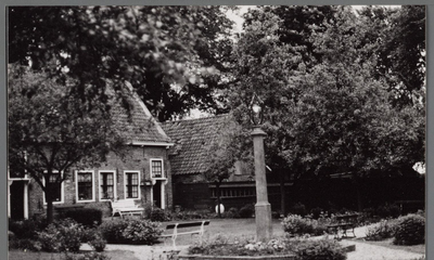 WAT001000849 Proveniershuis.Proveniershuis gesticht in 1555 door Jan Claeszoon Brouwer. Thans twee ongeveer haaks t.o. ...