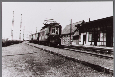 WAT001000911 Tramstation aan de Schepenmakersdijk.Op 13 december 1888 vond de feestelijke ingebruikneming plaats van de ...