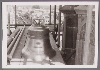 WAT001001022 Sloop en restauratie van de Speeltoren in Edam.Achtergrondinformatie:Rond 1970 zijn een aantal klokken ...