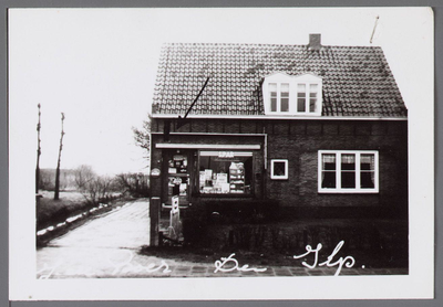 WAT001001125 De sparwinkel van J. de Boer.