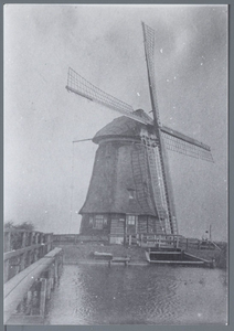 WAT001001260 Poldermolen De Jonge Blom , in de volksmond de molen van Muis. De molen stond in de polder Purmerland, aan ...