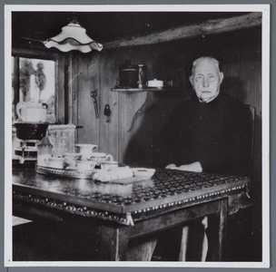 WAT001001323 Foto: Jan Bruin, geboren op 13 maart 1858 in Ilpendam.Hij vierde zijn 96e verjaardag.