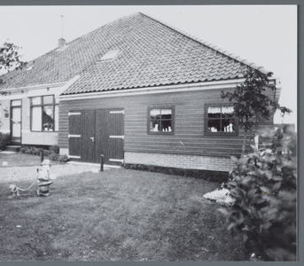 WAT001001350 Foto: boerderij, gebouwd in 1914,van de familie Meijer aan de Dorpsstraat 112 te Jisp.