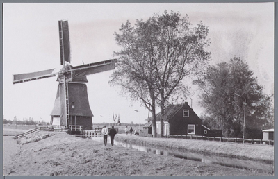 WAT001001544 Aanzicht op de na verbouwing opgeleverde molen de Kathammer gebouwd in 1896. De Kathammer bemaalt de ...