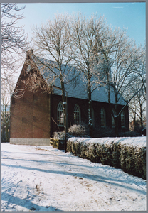 WAT001001581 Foto: de Nederlands-hervormde kerk. Zaalkerk met spitsboogvensters en een houten torentje op de westgevel. ...
