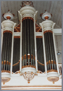 WAT001001632 Foto:orgel van de Nederlands-hervormde kerk van Kwadijk. Zaalkerk met spitsboogvensters en een houten ...