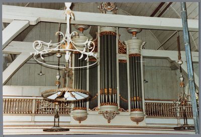 WAT001001631 Foto:orgel van de Nederlands-hervormde kerk van Kwadijk. Zaalkerk met spitsboogvensters en een houten ...