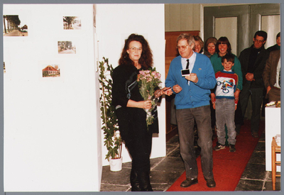 WAT001001678 foto ter herinnering aan de foto expositie van Tineke Stuifzand te Kwadijk. Genomen tijdens de opening die ...